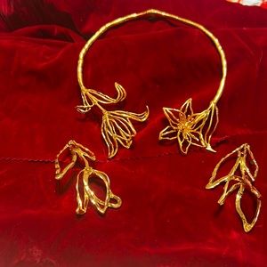 Tulip-shaped Dangle Metal Earrings & Drop-dead Gorgeous Matching Necklace